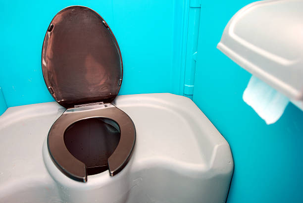 Best Portable restroom trailer rental  in Carpentersvle, IL