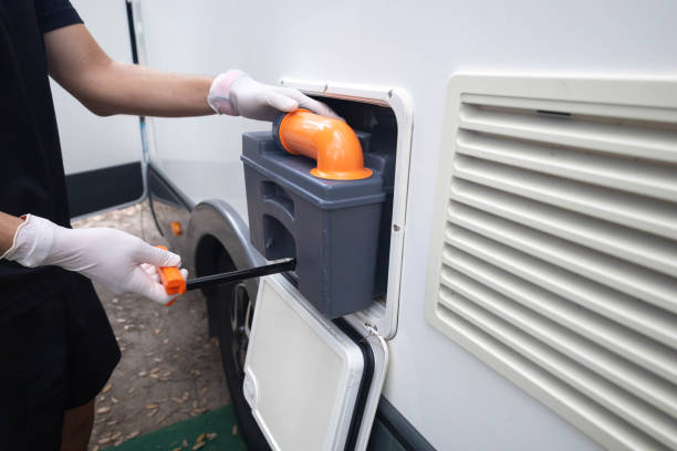 Portable Toilet Options We Offer in Carpentersville, IL