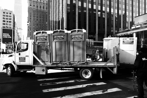 Porta potty delivery and setup in Carpentersville, IL
